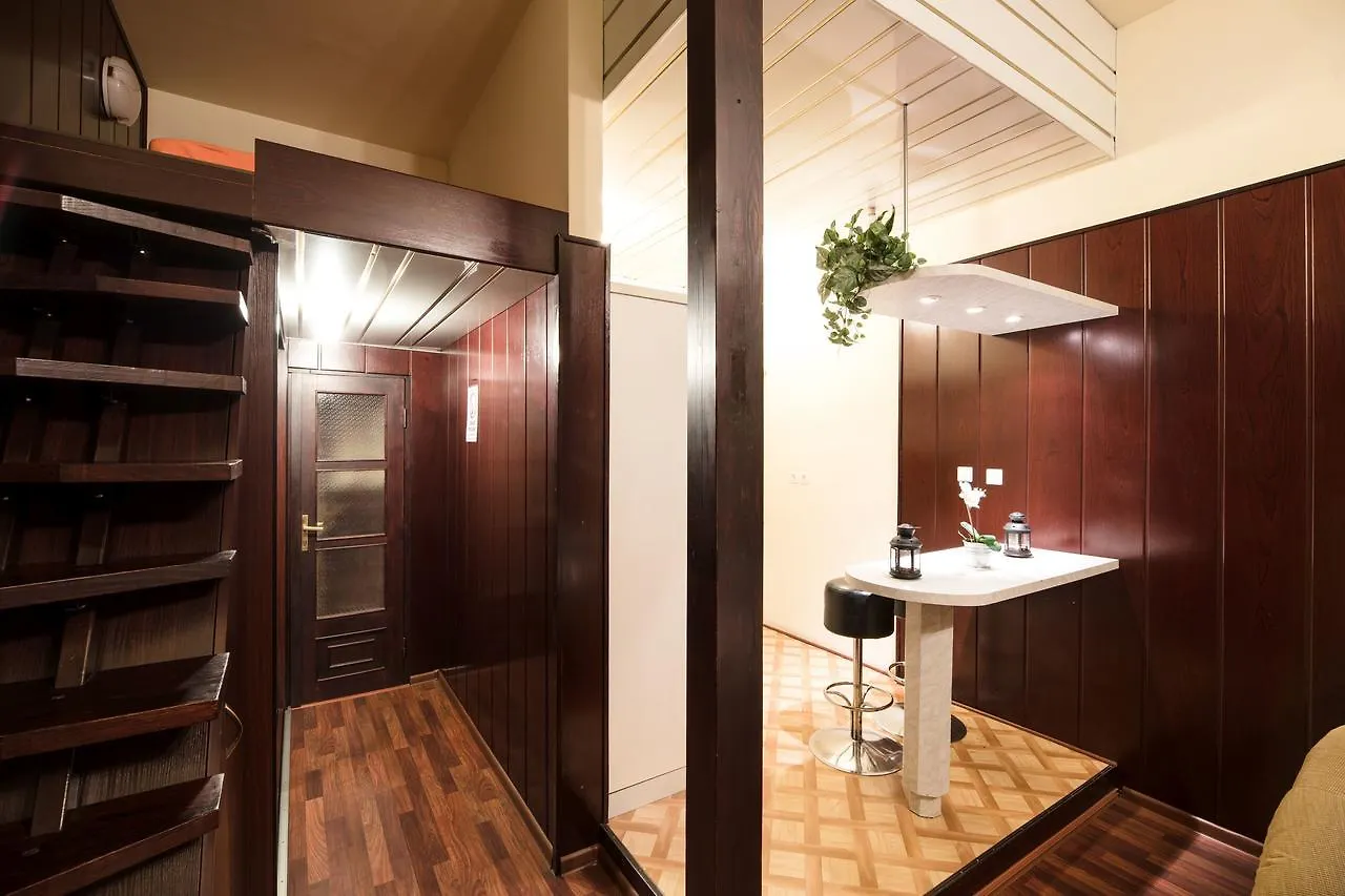 Golden Lion Guest Rooms Szewska 19 Cracovia Apartahotel
